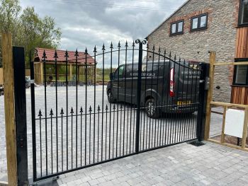 Driveway gates 144 auto